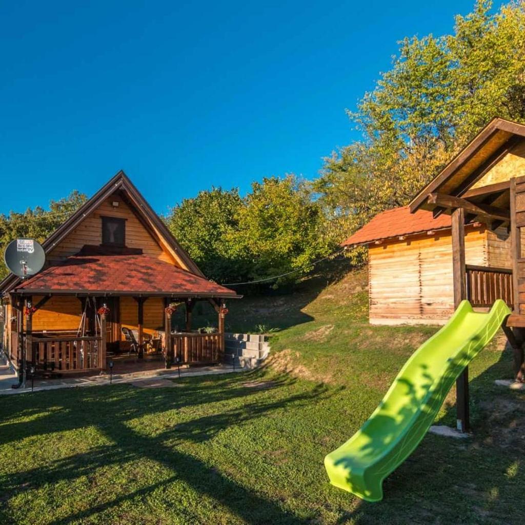 Brvnara na bregu
