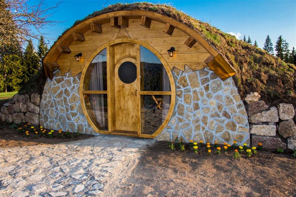 Mountain bungalows and a Hobbit House - Jazavčije Rupe photo 3