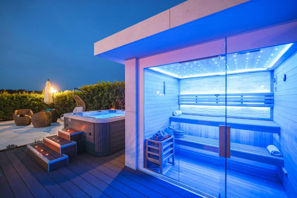 Villa Pino with Pool, Sauna & Jacuzzi photo 2