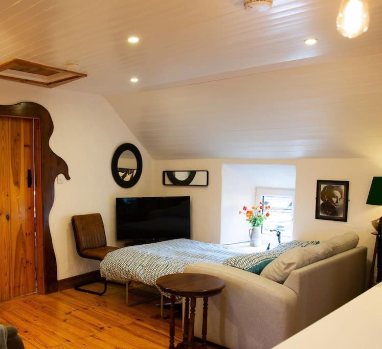 Cosy Apartment/ Explore The Area/Enjoy our Pub - Tap to explore photos