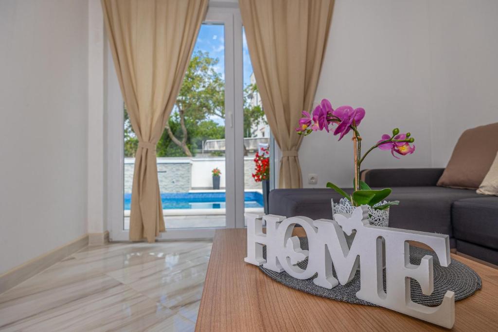 Holiday home Dusak with swimming pool and jacuzzi photo 4