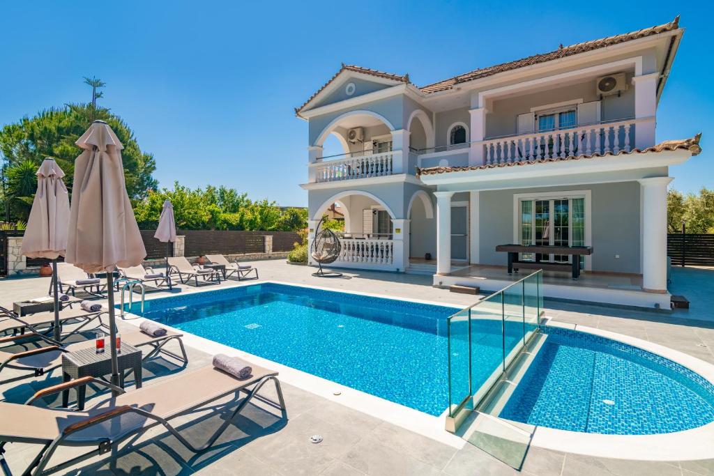 Luxury Villa Vanato & Pool photo 3