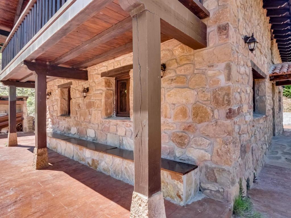 Rustic Holiday Home in Merilla with Valley View photo 4