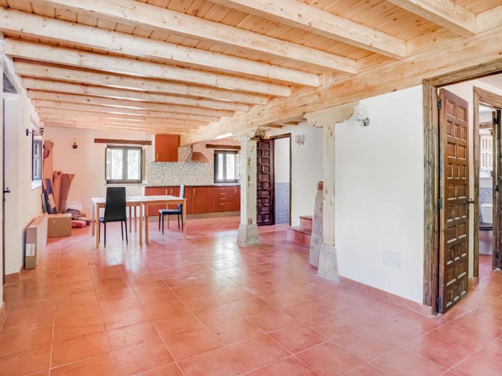 Rustic Holiday Home in Merilla with Valley View photo 1