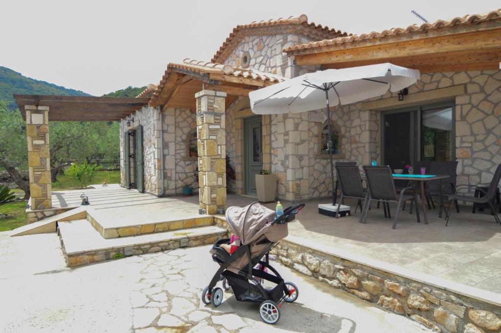 Villa Lobos (Labrini) photo 1