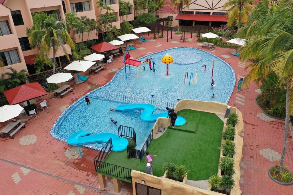 Holiday Villa Beach Resort Cherating photo 2