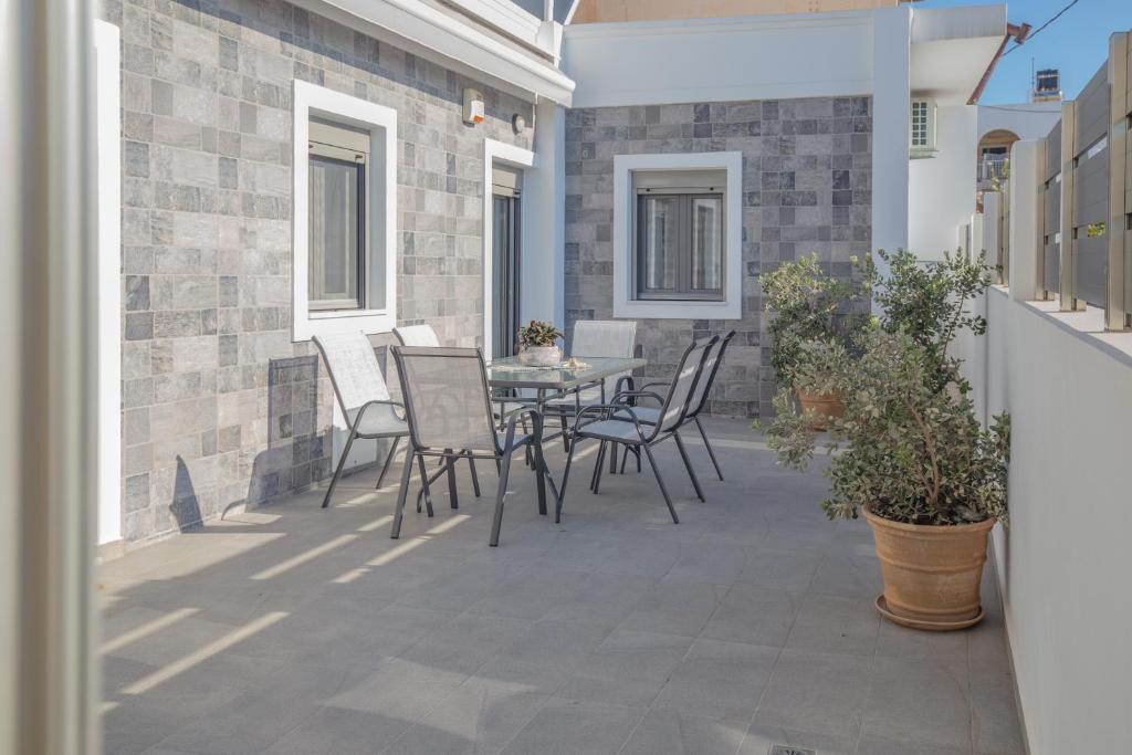 Nicolas Home photo 3