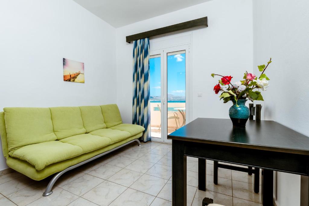 Asterina Seaside Apartments photo 4