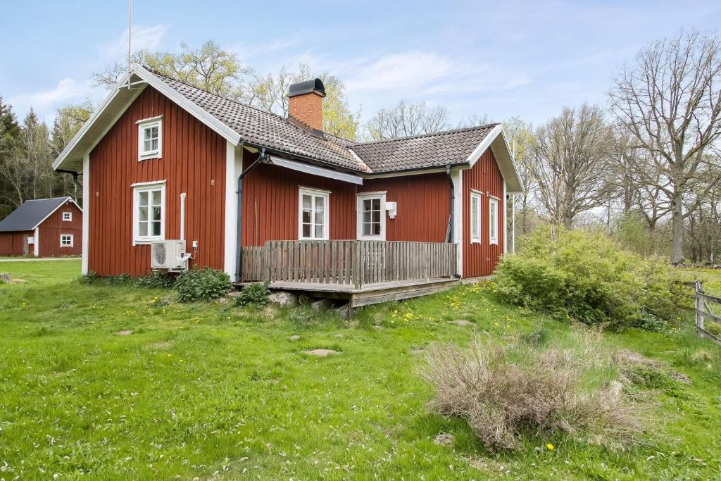 Cozy cottage with nature and grazing animals just around the corner photo 2