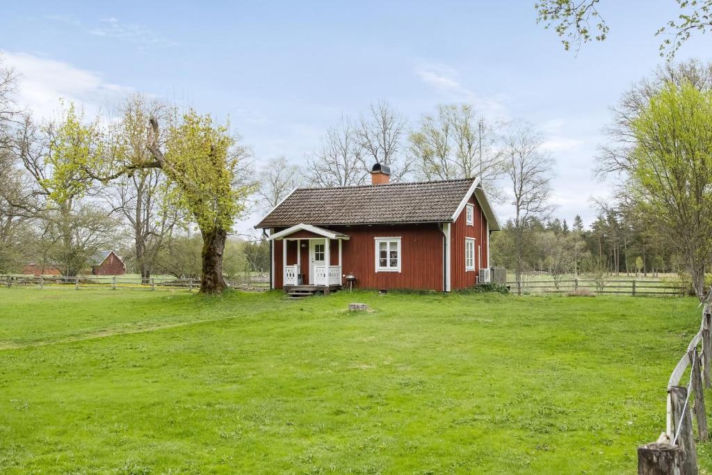 Cozy cottage with nature and grazing animals just around the corner photo 1