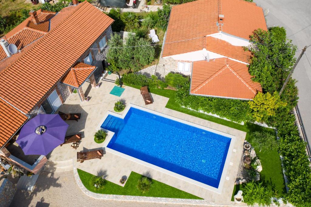 Villa with private swimming pool, sauna and jacuzzi photo 2