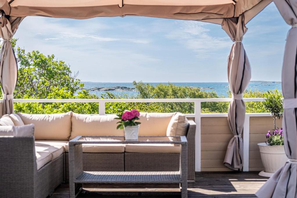 Large and cozy accommodation on Donsö with ocean view photo 2