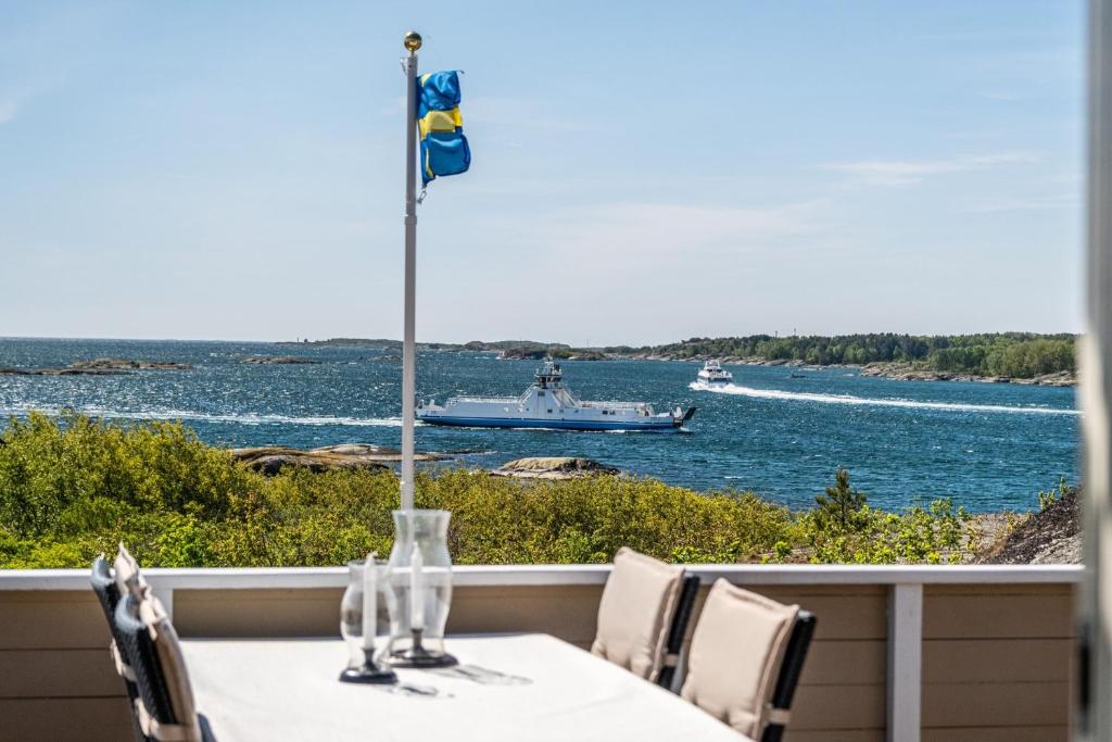 Large and cozy accommodation on Donsö with ocean view photo 1