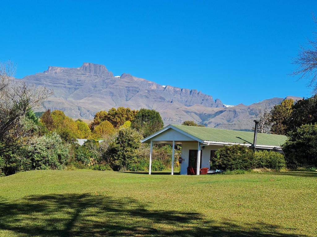 Swallowfield Cottage photo 2