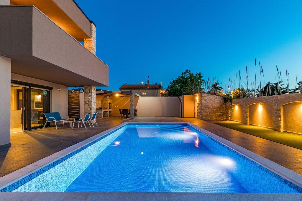 Luxuriöse Villa mit privatem Pool und Sonnenterrasse
