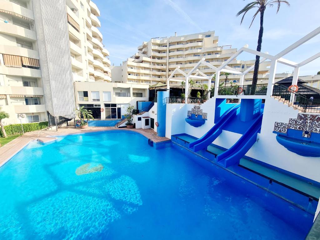 Precioso apartamento con piscinas y vistas al mar. photo 2