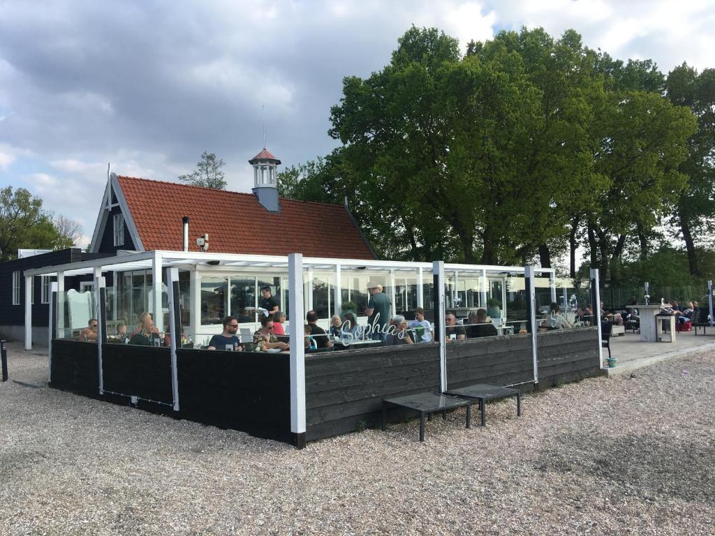 Fraai Tiny House aan het veluwemeer met uitzicht & veranda photo 4