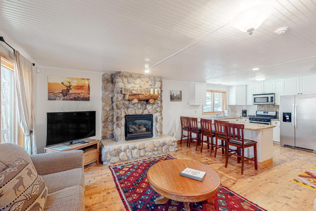 Oso Lodge Unit B photo 2