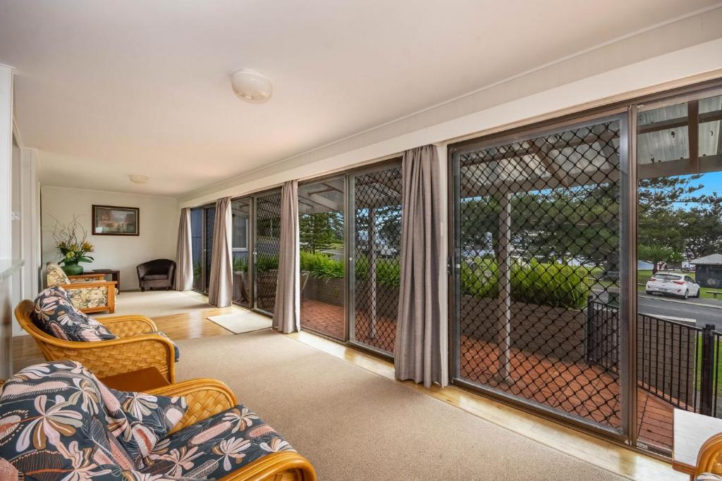 Clarence Court On The Beach photo 4