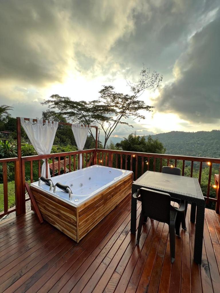 GLAMPING Y CABAÑAS LOS ARREBOLES Hostel photo 4