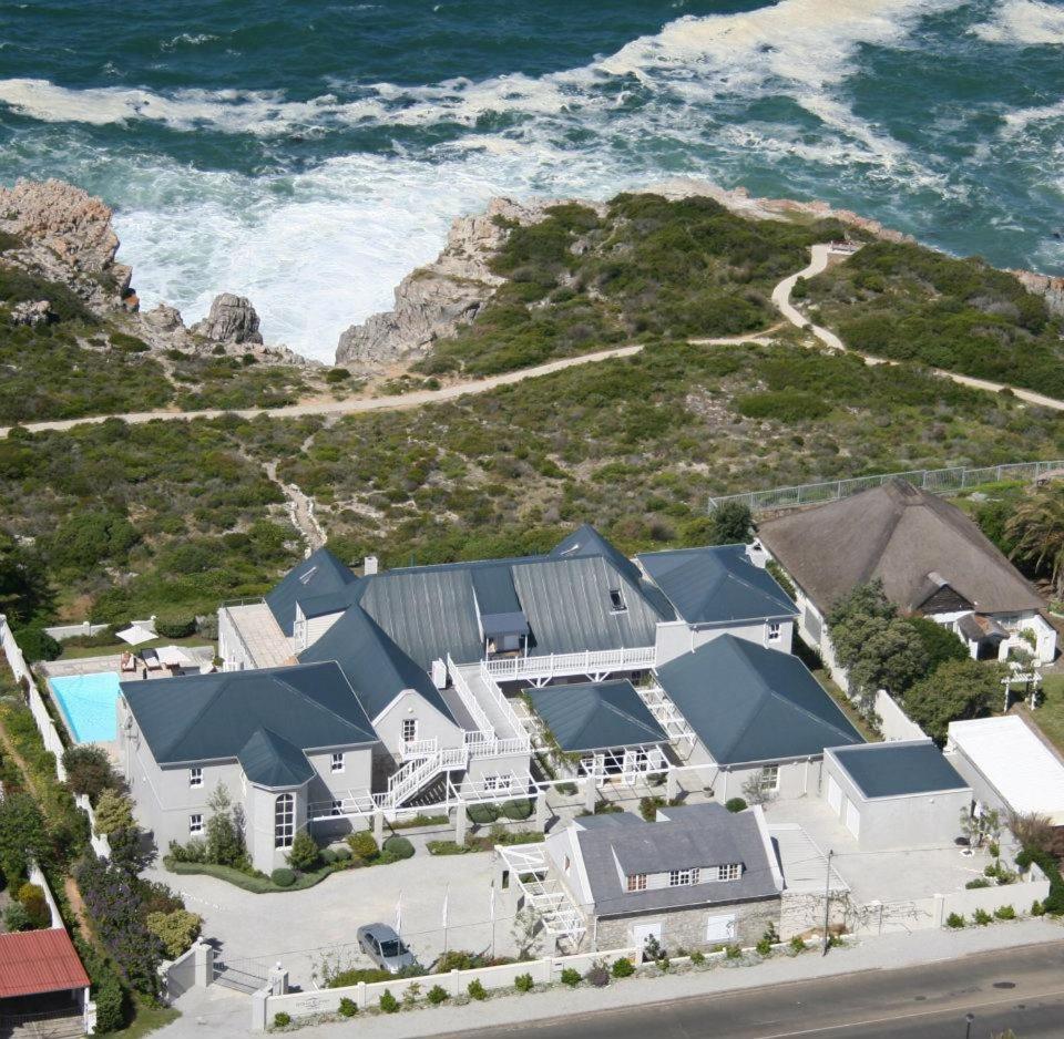 11 WESTCLIFF RENTALS photo 3