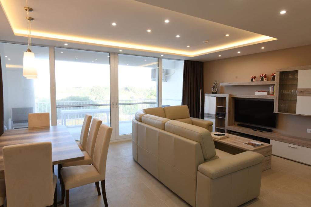 Wileg 4B Luxury Two Bedroom Apartment with Shared Swimming Pool. photo 3
