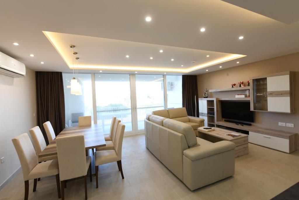 Wileg 4B Luxury Two Bedroom Apartment with Shared Swimming Pool. photo 2