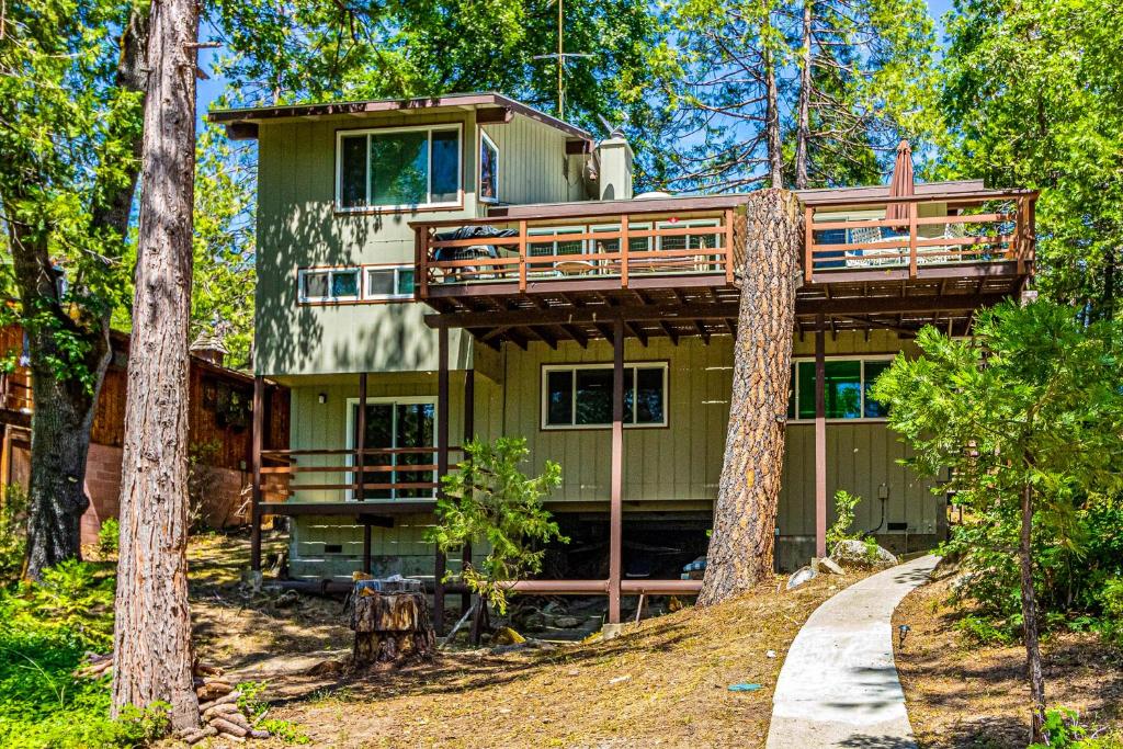 Todds Lakefront House photo 1