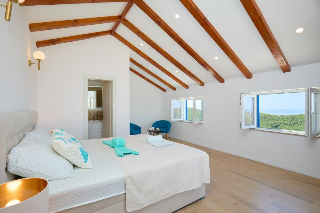Villa Korta - Spacious House with Pool photo 1