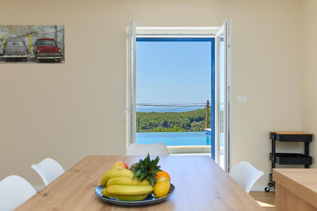 Villa Korta - Spacious House with Pool photo 2