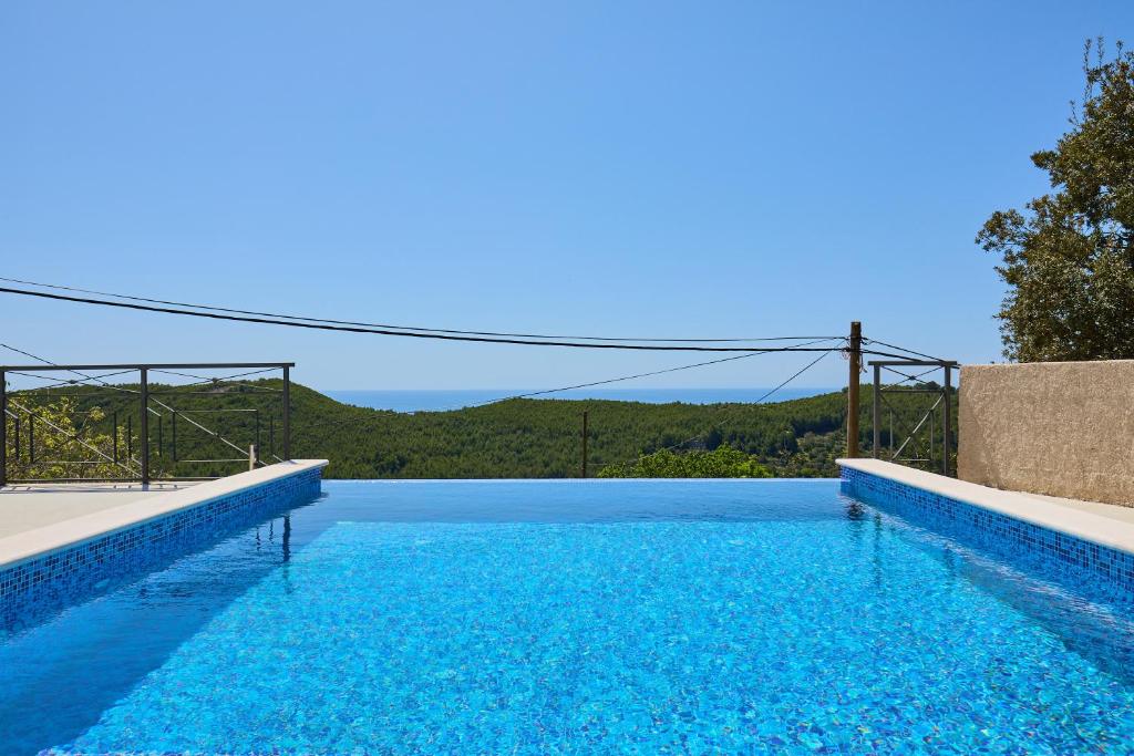 Villa Korta - Spacious House with Pool photo 3