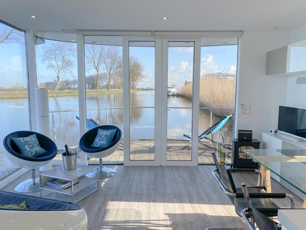 Homeboat Glamping photo 2