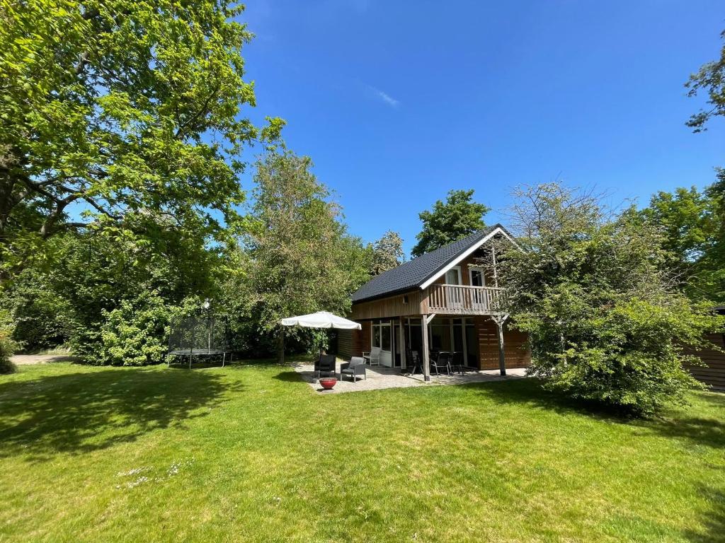 Tofino, een comfortabel vakantiehuis naast een bos en zwemmeer photo 2