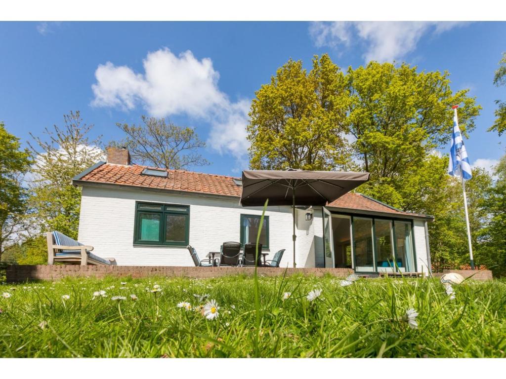 Attractive vacation home with spacious garden photo 4