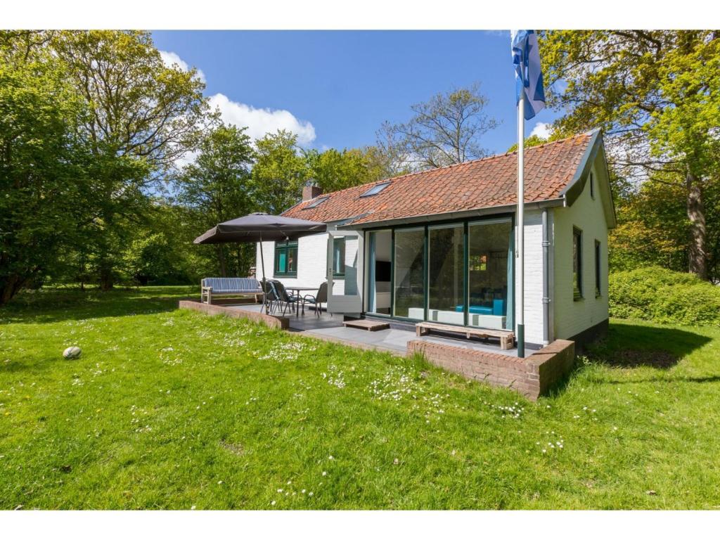 Attractive vacation home with spacious garden