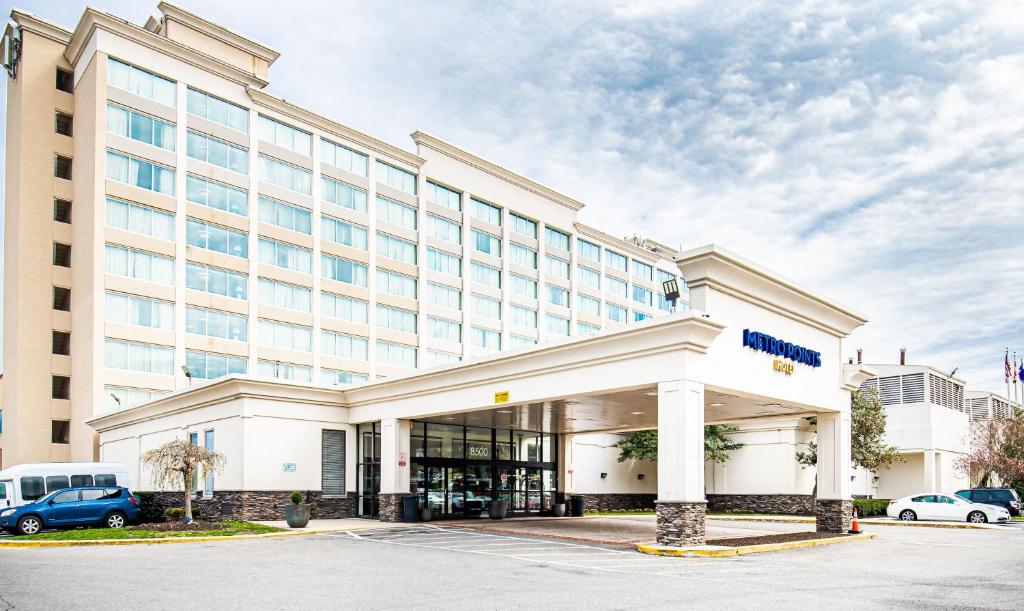 Metro Points Hotel image
