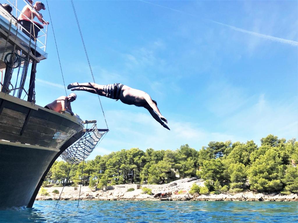 Rhythm Floating Hostel - Zadar photo 4
