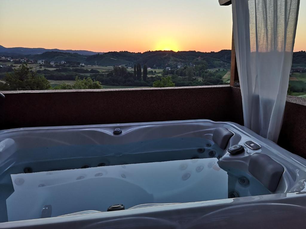 Apartment Viksa with Jacuzzi photo 1