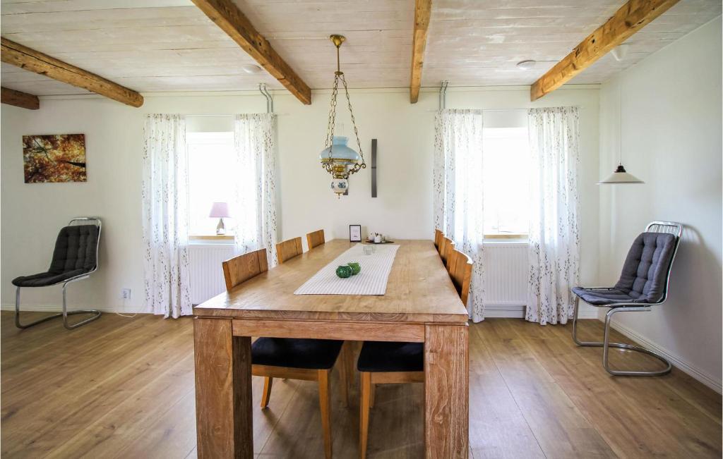 Stunning Home In Lberd With Wifi And 4 Bedrooms photo 4