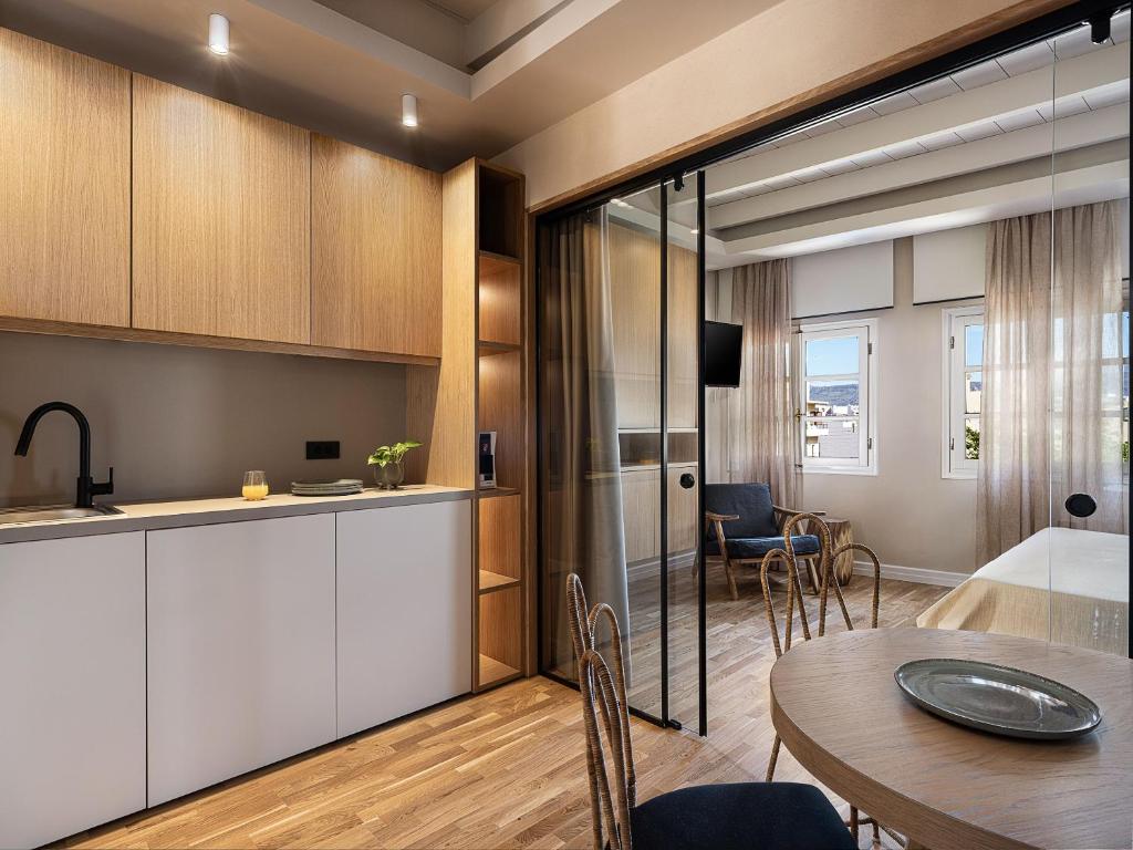 Lithinon Luxury Suites photo 1