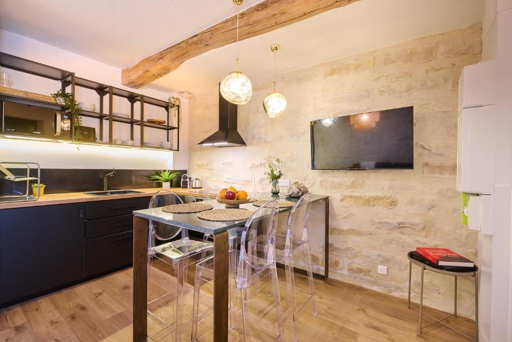 Duplex standing 7min➤Fontainebleau-INSEAD⎮45min➤Paris photo 1