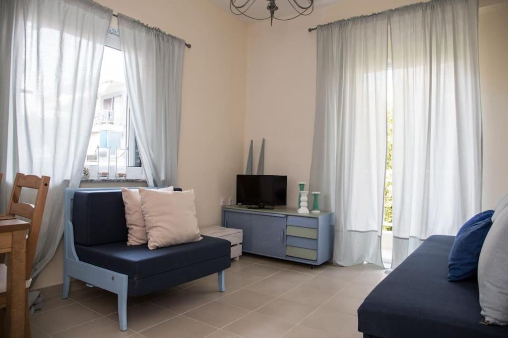 Blue Theros Apartments photo 4