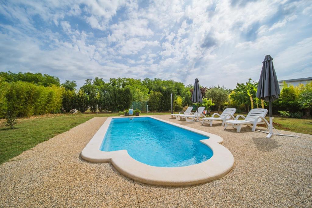 Villa Chiara with Private Pool and garden photo 3