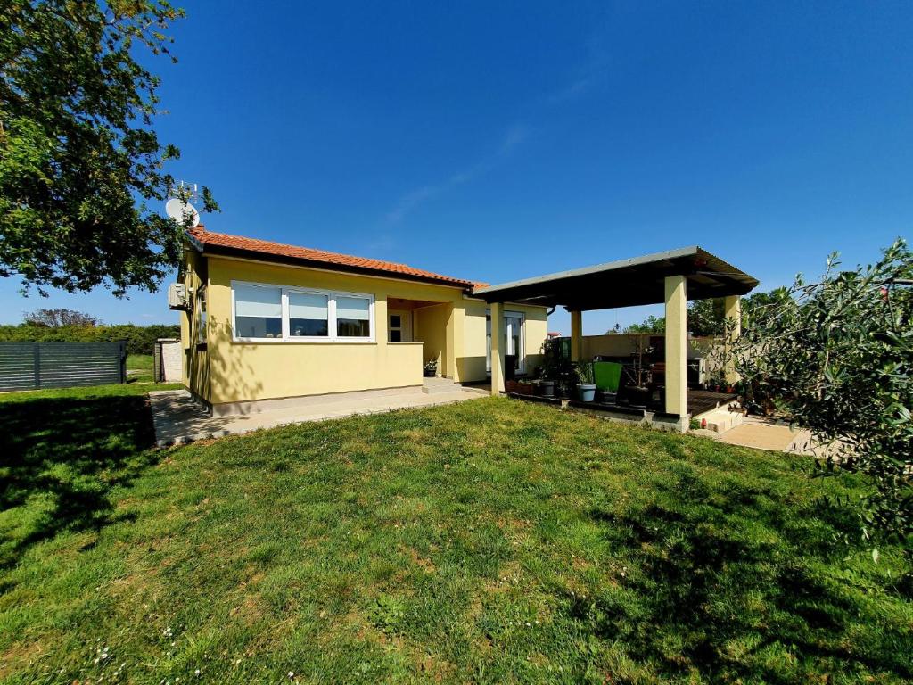Holiday House Romi photo 1