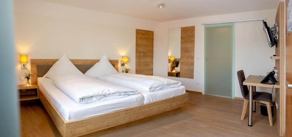 Hotelgasthof Bayerischer Hof photo 2