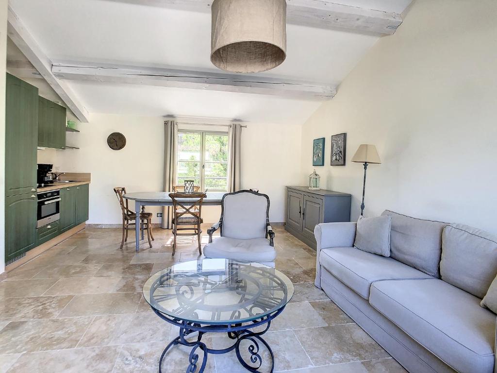 **LOVELY APARTMENT IN THE CASTLE OF LA REDORTE** photo 3
