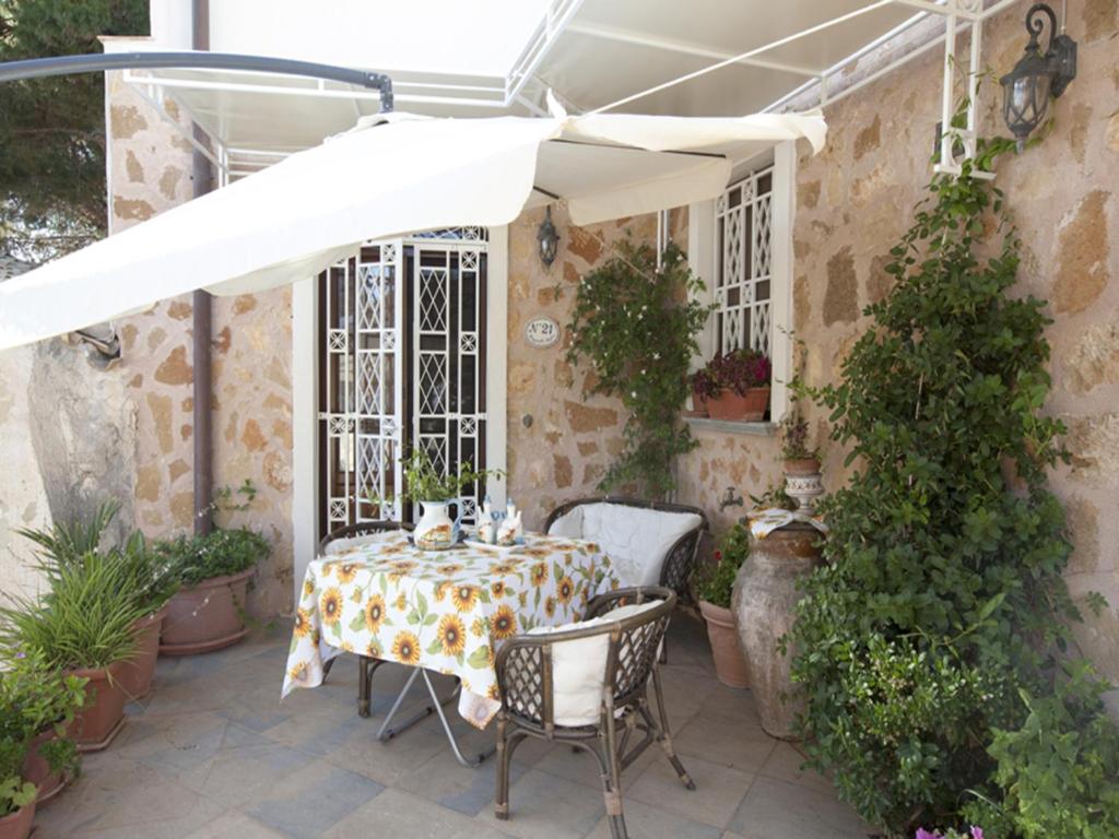 CASA CON VERANDA SUL MARE e A 4 MINUTI A PIEDI DALLA SPIAGGIA photo 1