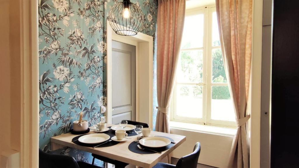 Château La Mothaye - self catering apartments with pool in the Loire Valley photo 1