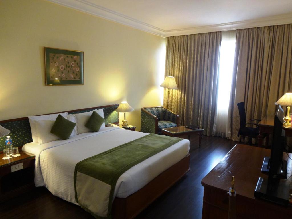 Двухместный (Club Room with 15% discount on Food & Beverages), Royal Orchid Central, Bangalore