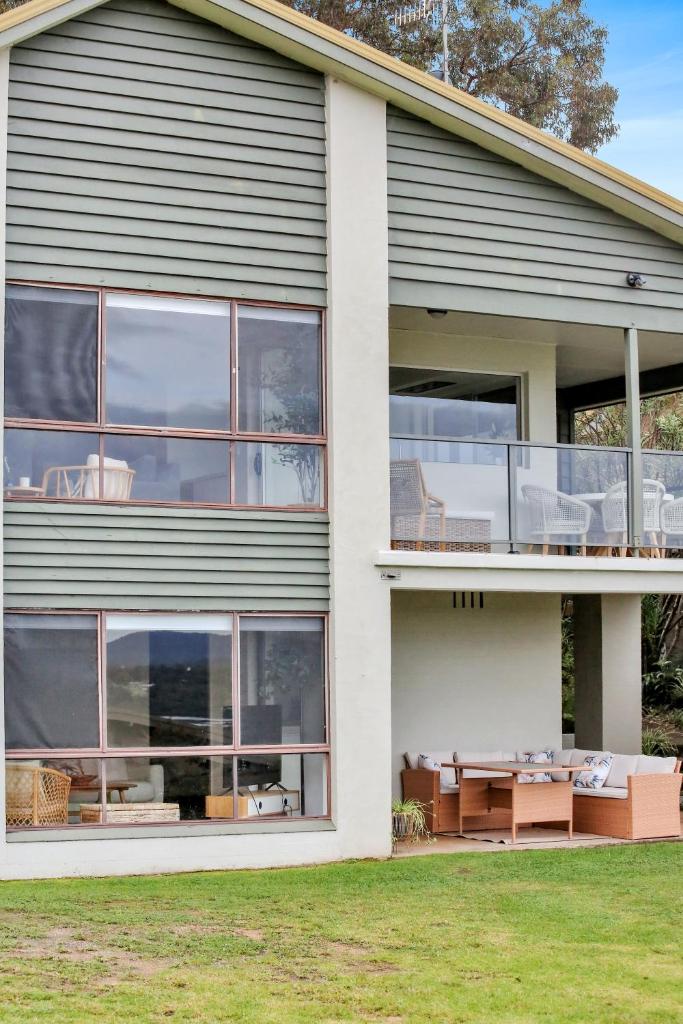 Rosie's Seaview-Lake to ocean view photo 2